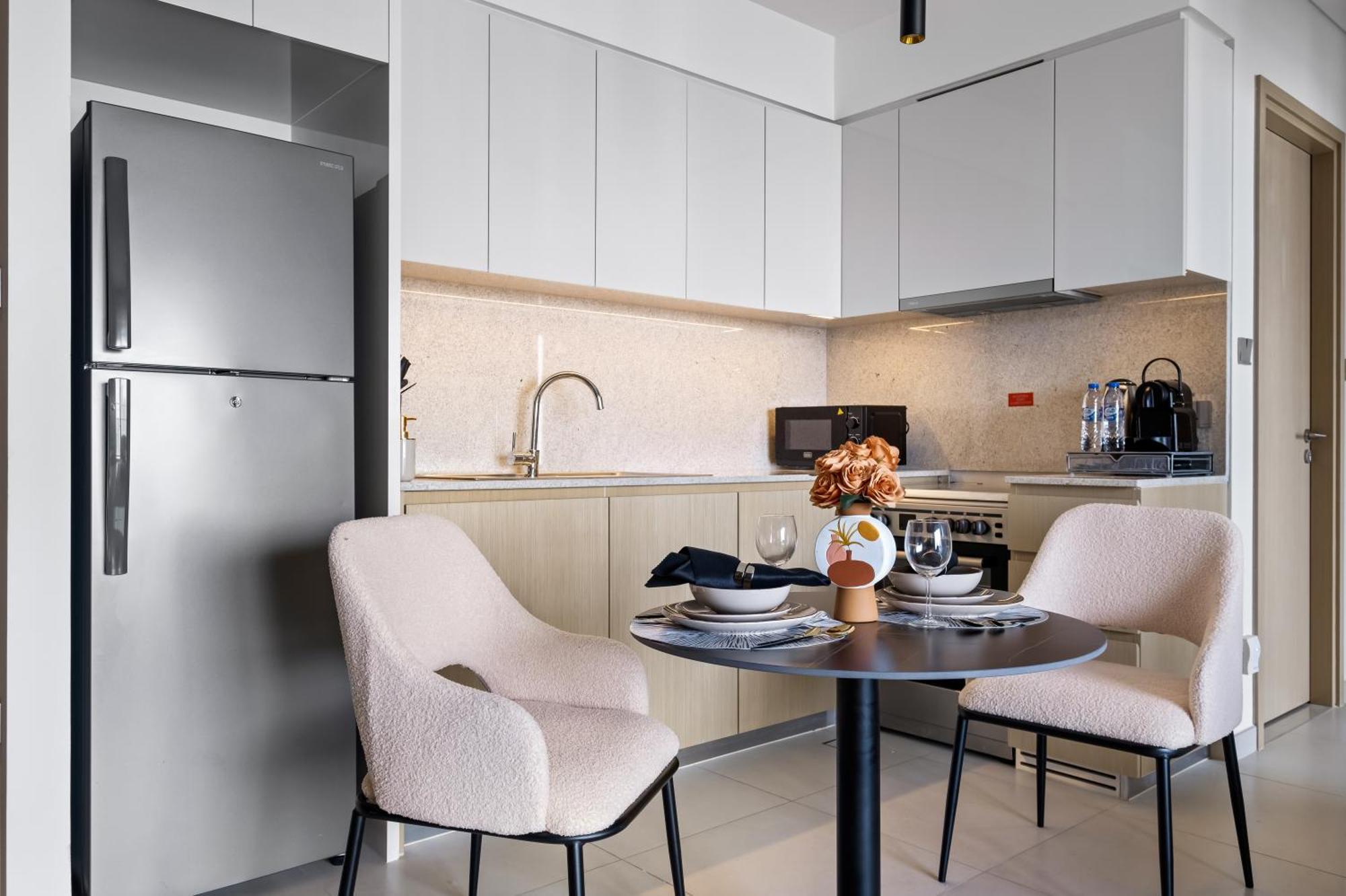 Cosmic Sky High Floor 1br- Mall Access By Maxx Value Homes Dubai