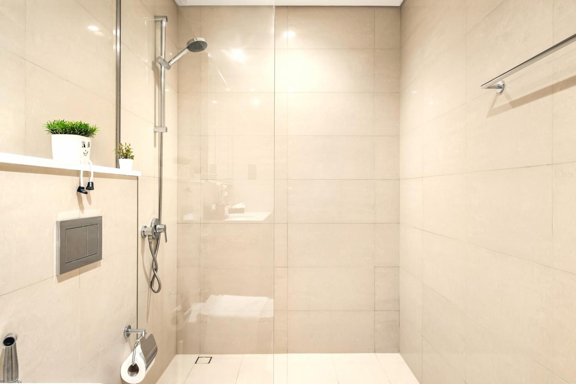 Cosmic Sky High Floor 1br- Mall Access By Maxx Value Homes Dubai