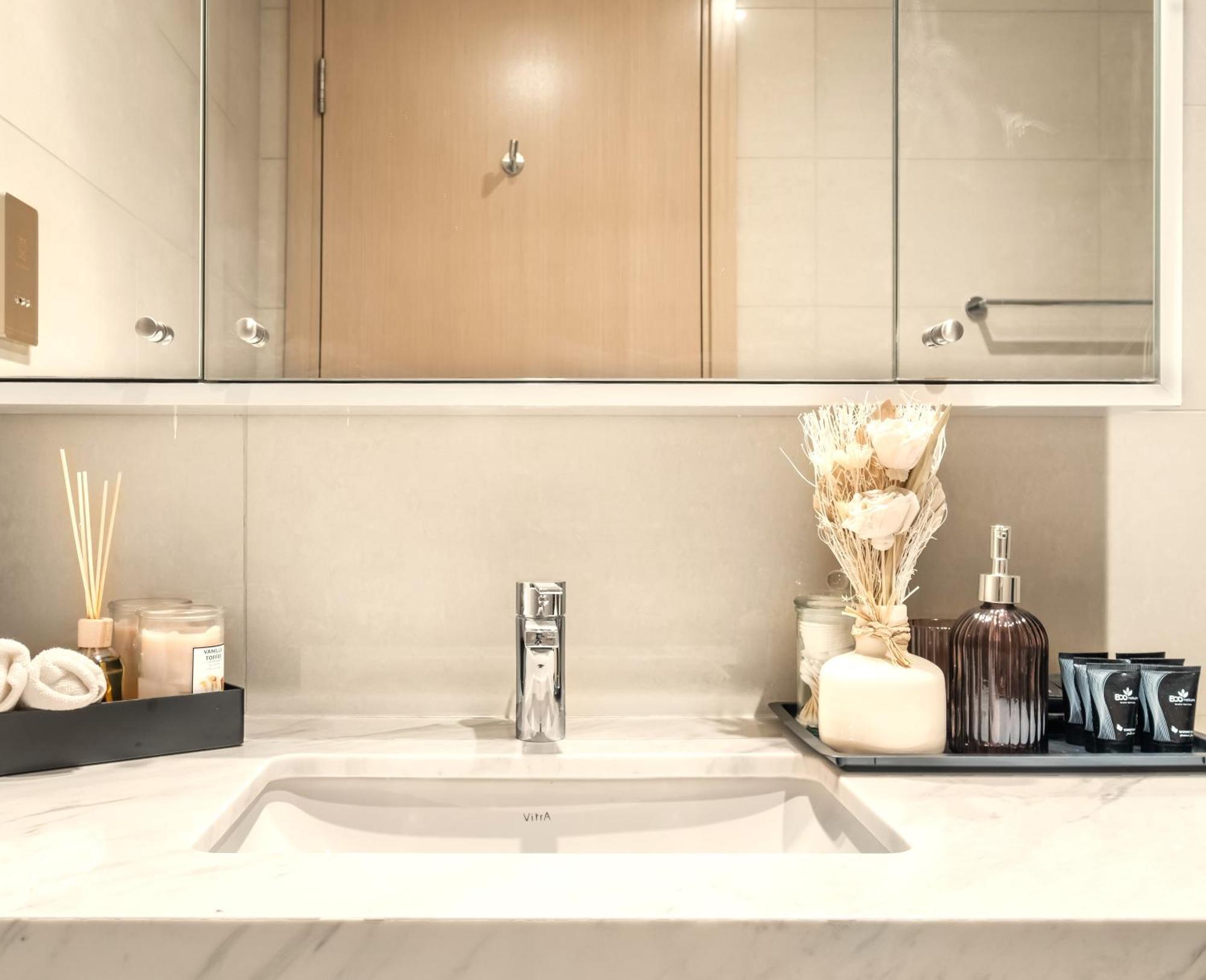 Cosmic Sky High Floor 1br- Mall Access By Maxx Value Homes