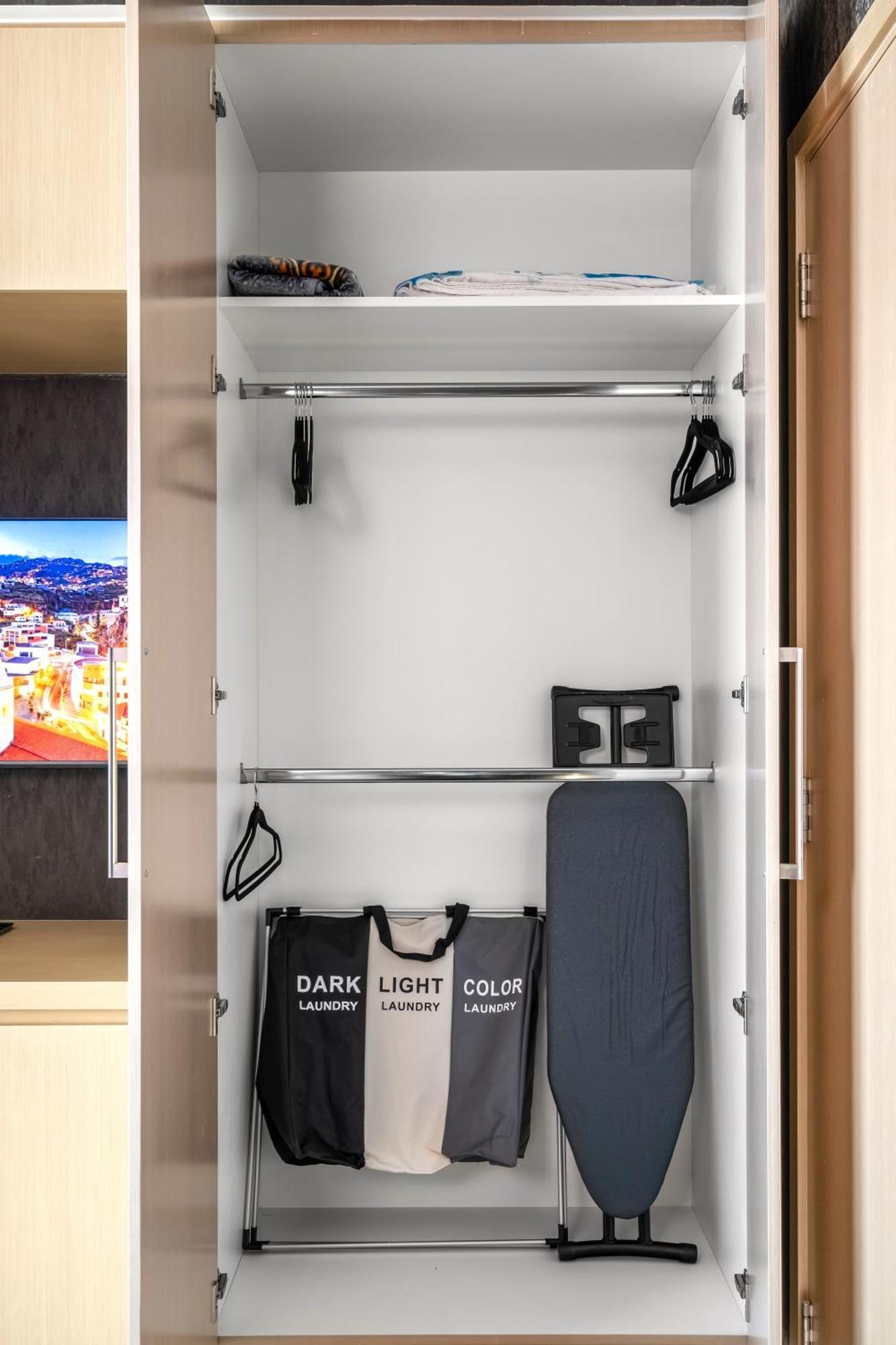 Apartment Cosmic Sky High Floor 1br- Mall Access By Maxx Value Homes Dubai